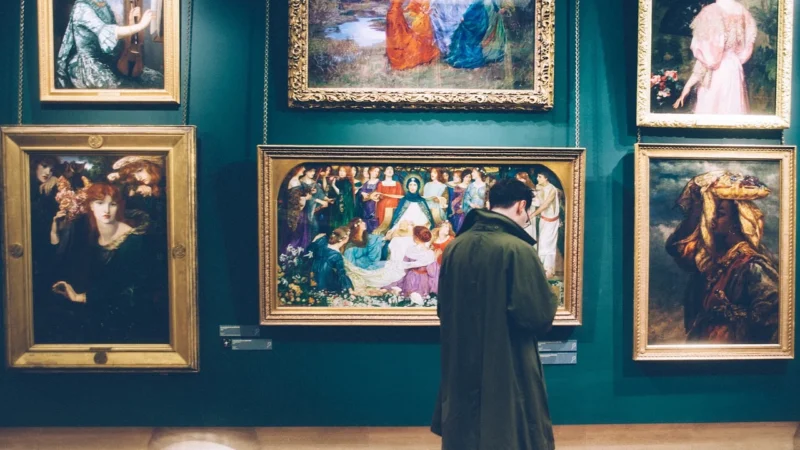 Pop-up galerie i wystawy off: jak je znaleźć i jak na nie trafić
